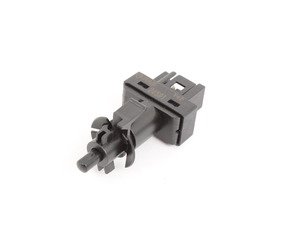 ES#2894236 - 0065451014 - Clutch Pedal Switch - Located behind the clutch pedal - Vemo - Mercedes Benz