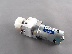 ES#158883 - 54347193448 - E85 Z4 Hydraulic Motor For Folding Roof - Top won't go up or down? Water penetration and the ravages of time frequently cause Z4 convertible top motor failure. - Genuine BMW - BMW