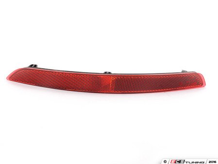 ES#2725994 - 8V5945106A - Rear Reflector - right - Red plastic reflector mounted on the rear bumper cover - Genuine Volkswagen Audi - Audi