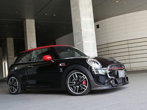 ES#4643119 - 3101-25612 - Front Lip Spoiler JCW - Carbon Fiber - Pre LCI 2 PDC - Individualize your MINI's looks with this front spoiler ; JCW Bumper, comes with holes for PDC sensor. - 3D Design - MINI