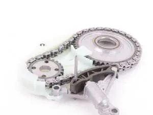 Oil pump drive chain assembly