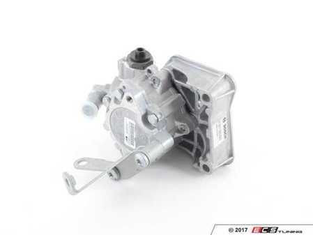 ES#3111670 - 32412229679BOSKT - Power Steering Pump - Includes a $130.00 refundable core charge - Bosch - BMW